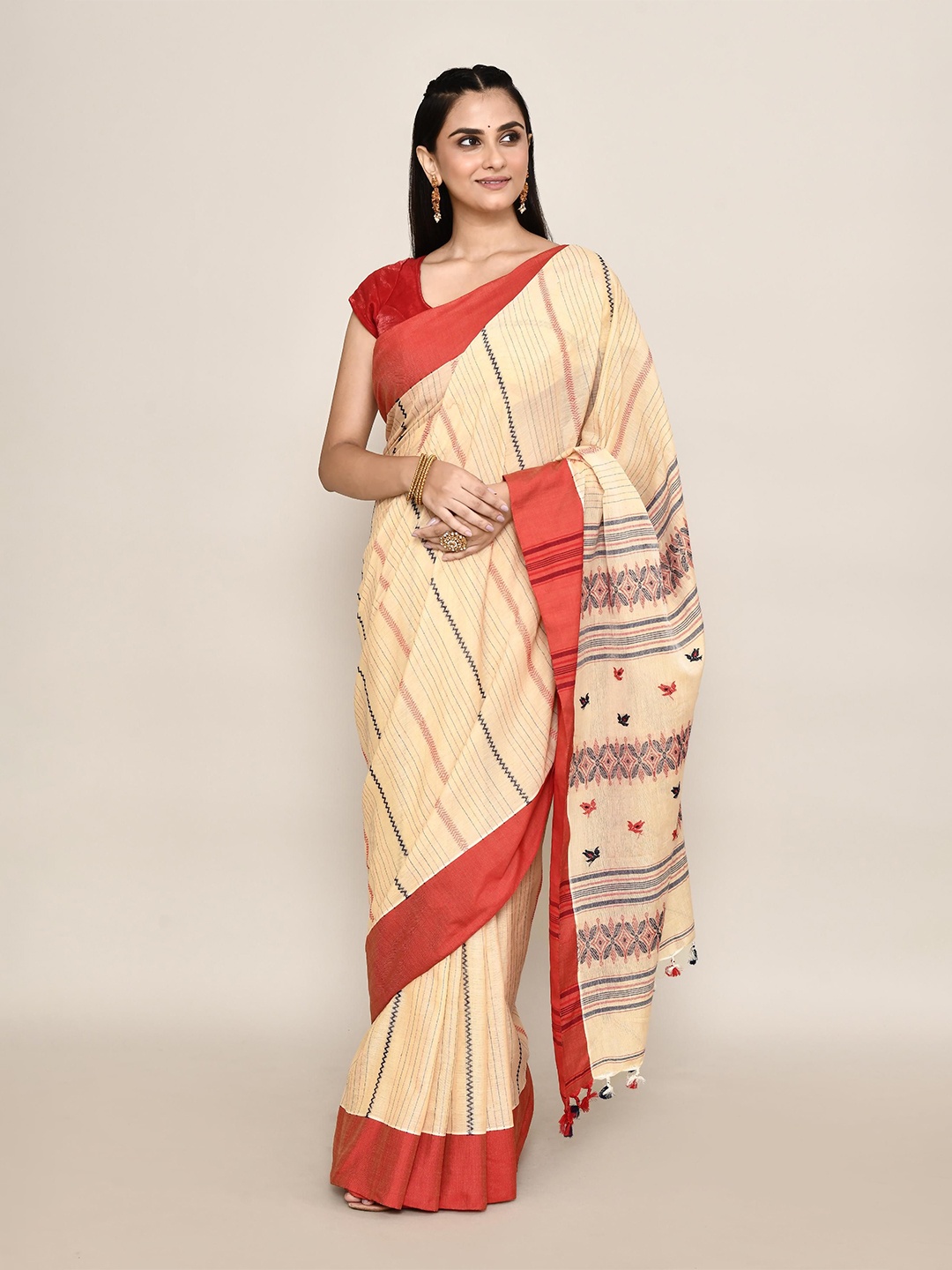 

PUKU Ethnic Motifs Pure Cotton Taant Saree without blouse fabric, Beige