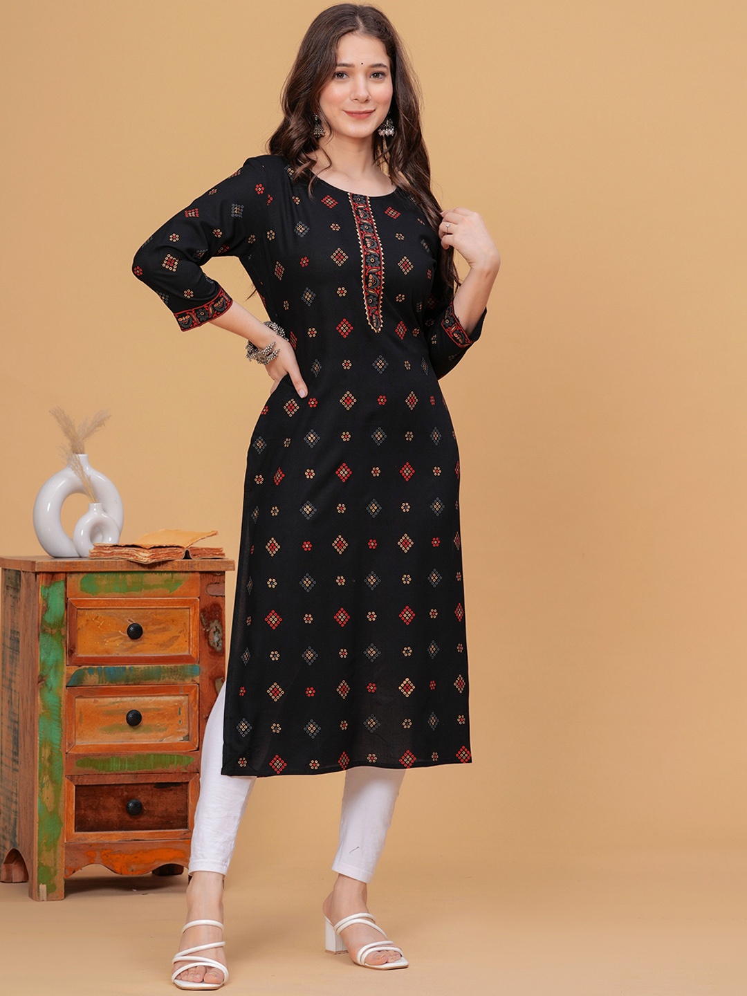 

DRESSAR Geometric Printed Gotta Patti Regular Straight Kurta, Black