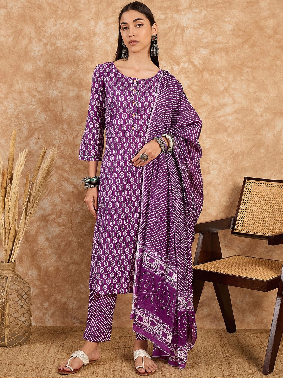 

DIVASTRI Women Floral Printed Regular Gotta Patti Pure Cotton Kurta with Trousers & With Dupatta, Purple