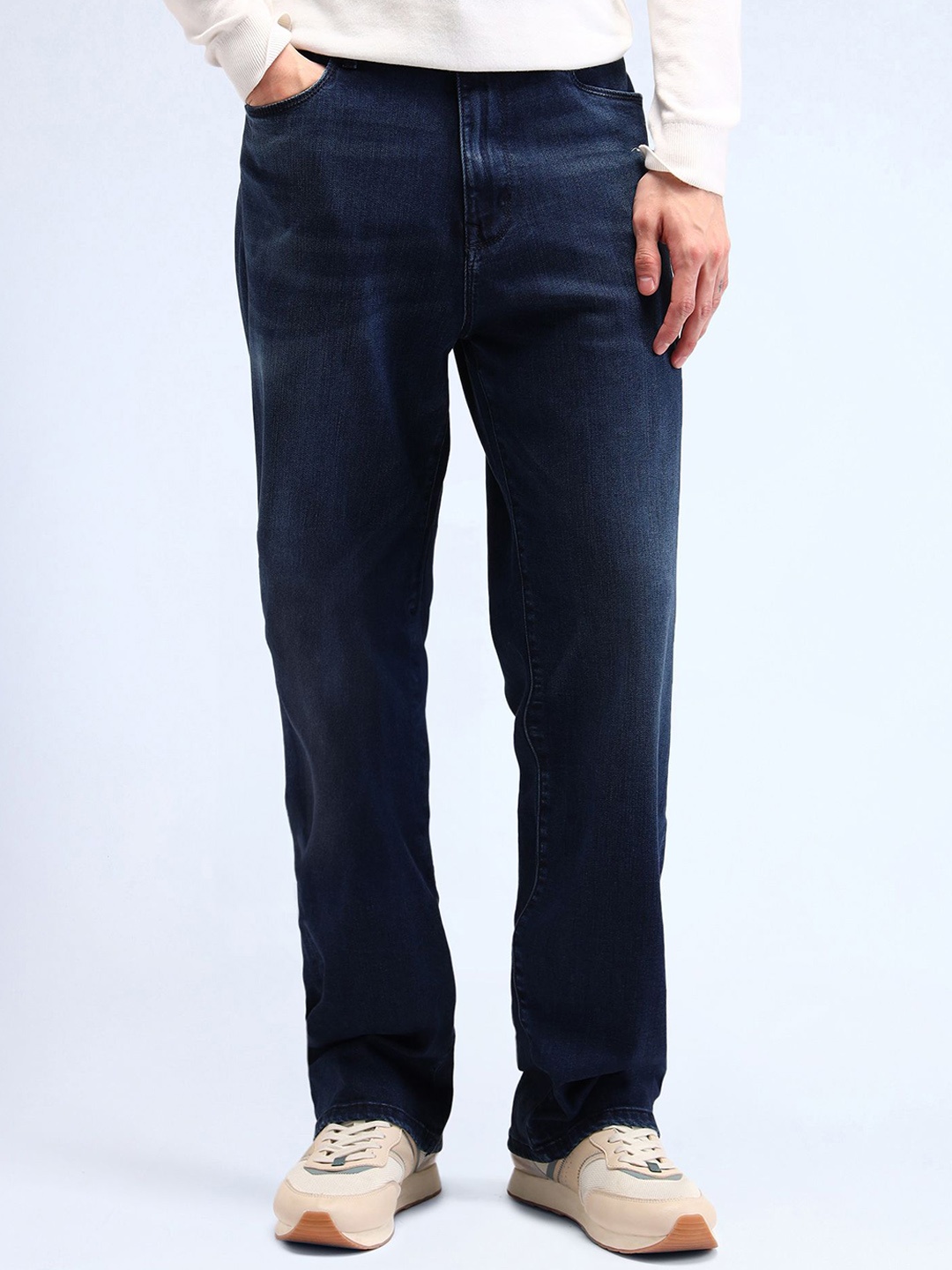 

Flying Machine Men Classic Relaxed Fit Light Fade Stretchable Mid-Rise Jeans, Blue