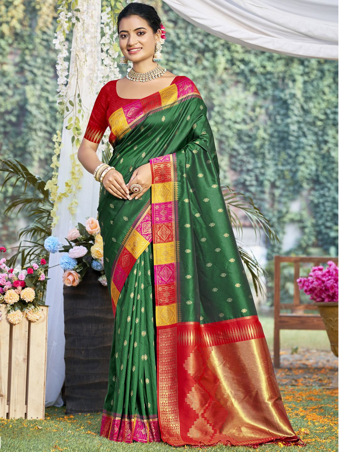 

SANGAM PRINTS Woven Design Zari Tussar Saree, Green