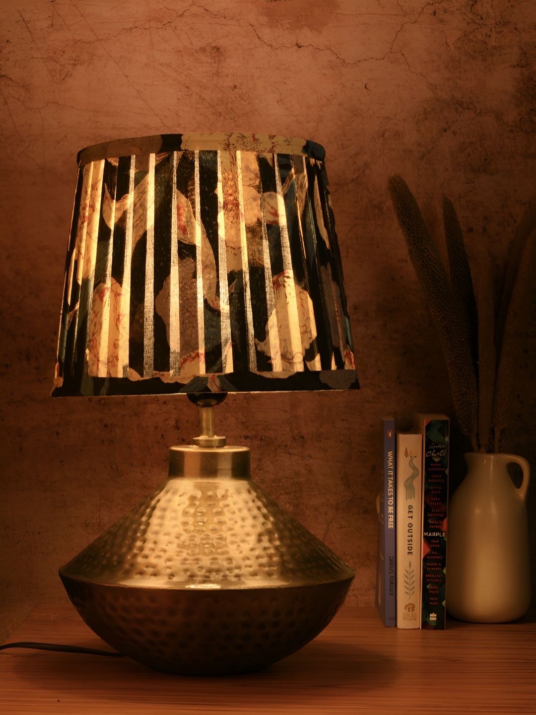 

green girgit Gold-Toned Printed Metal Triangle Table Lamp