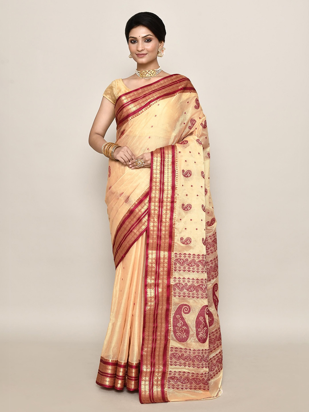 

PUKU Paisley Zari Pure Cotton Handloom Taant Saree, Beige