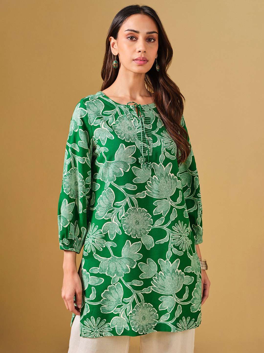 

DressBerry Women Floral Printed Long Line Top, Green