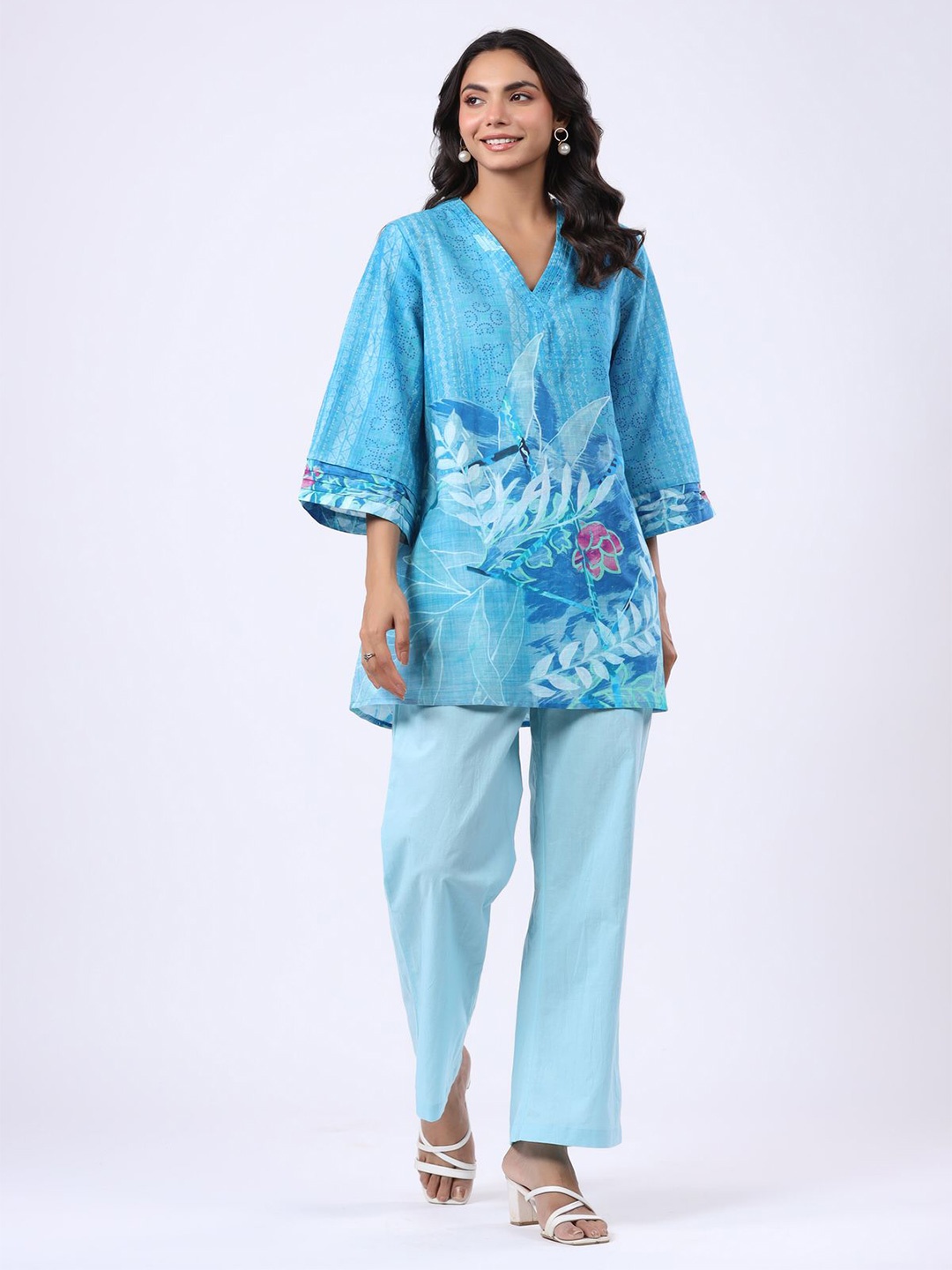 

JISORA Floral Printed Pure Cotton V-Neck Tunic With Trouser, Blue