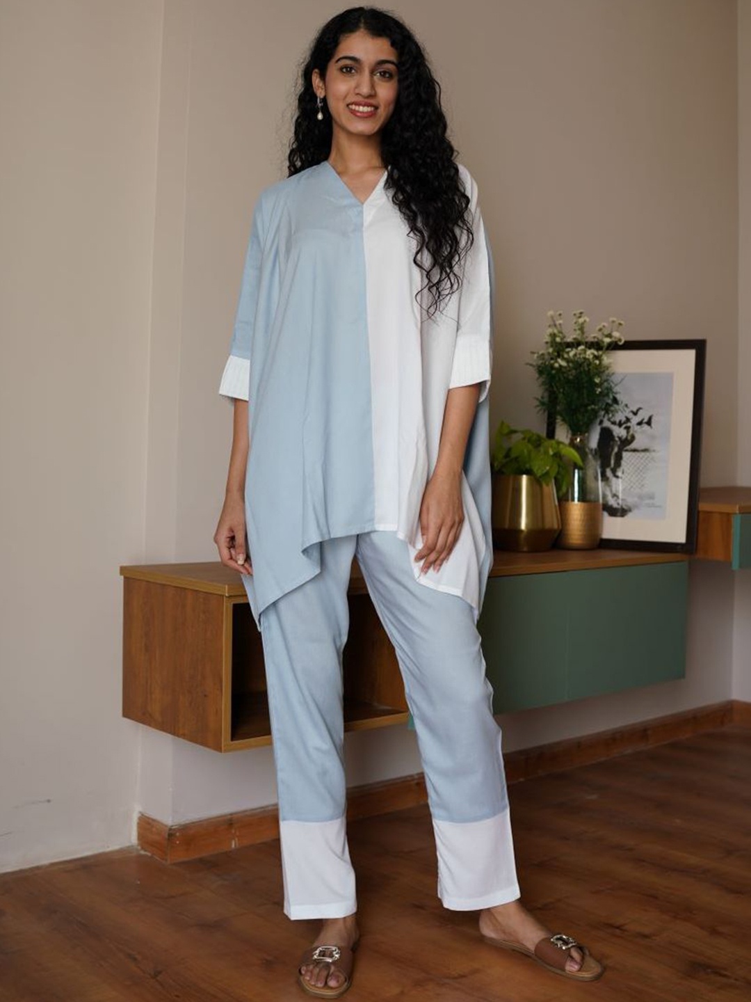 

The Quince Life Colourblocked Extended Sleeves Pure Cotton kaftan Tunic With Trousers, Blue