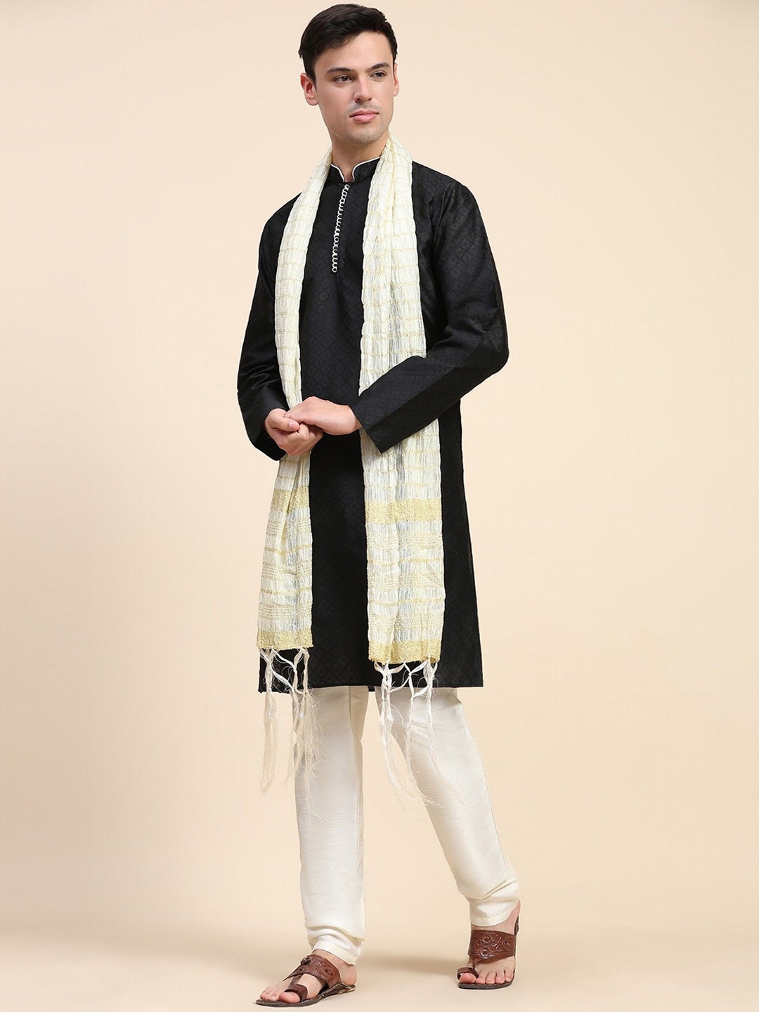 

SKAVIJ Geometric Woven Design Mandarin Collar Straight Kurta with Pyjamas & Dupatta, Black