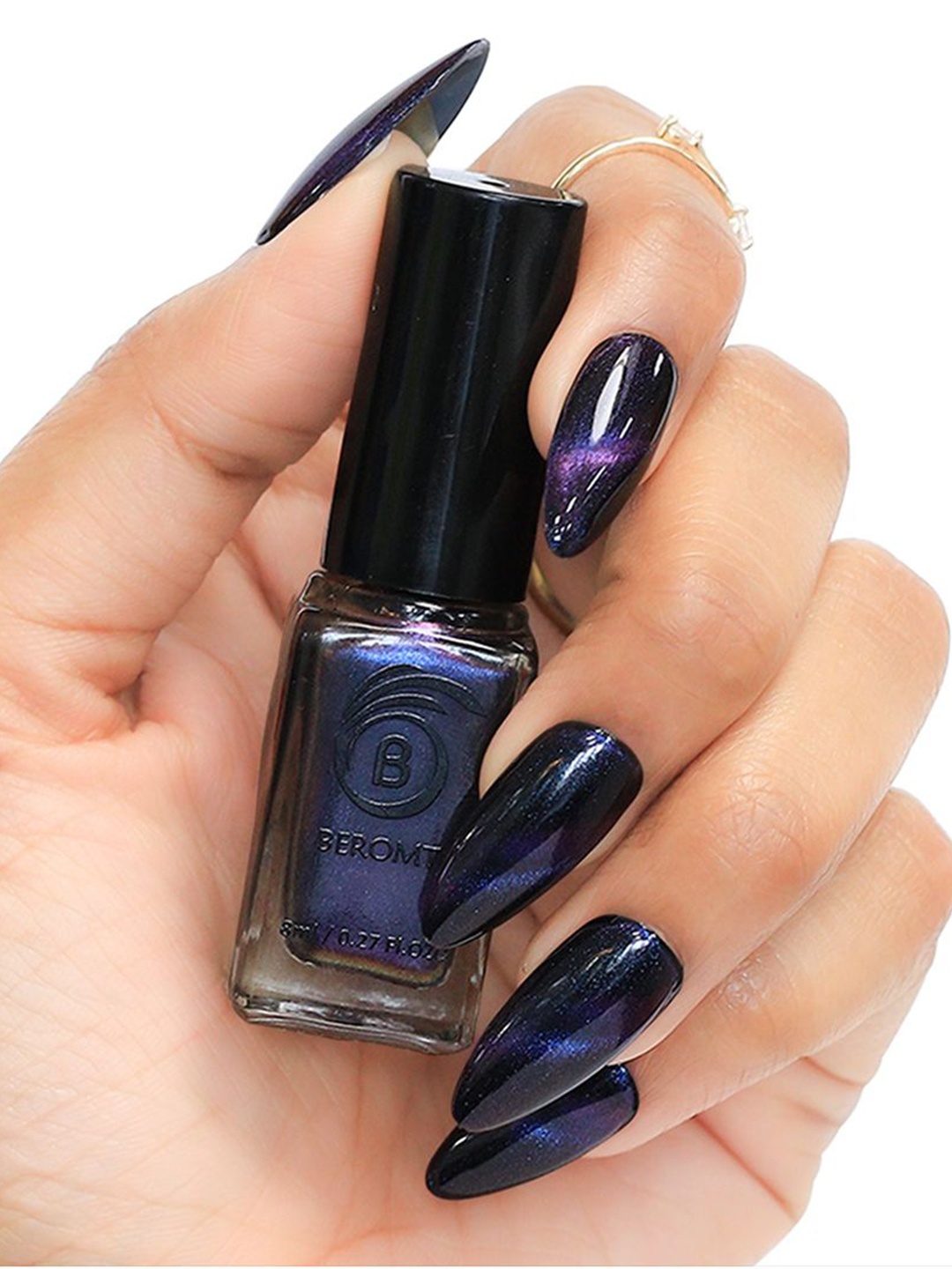 

BEROMT Magnetic Cat Eye Glossy Quick Dry Nail Polish - 8 ml - Pink To Blue BNP413