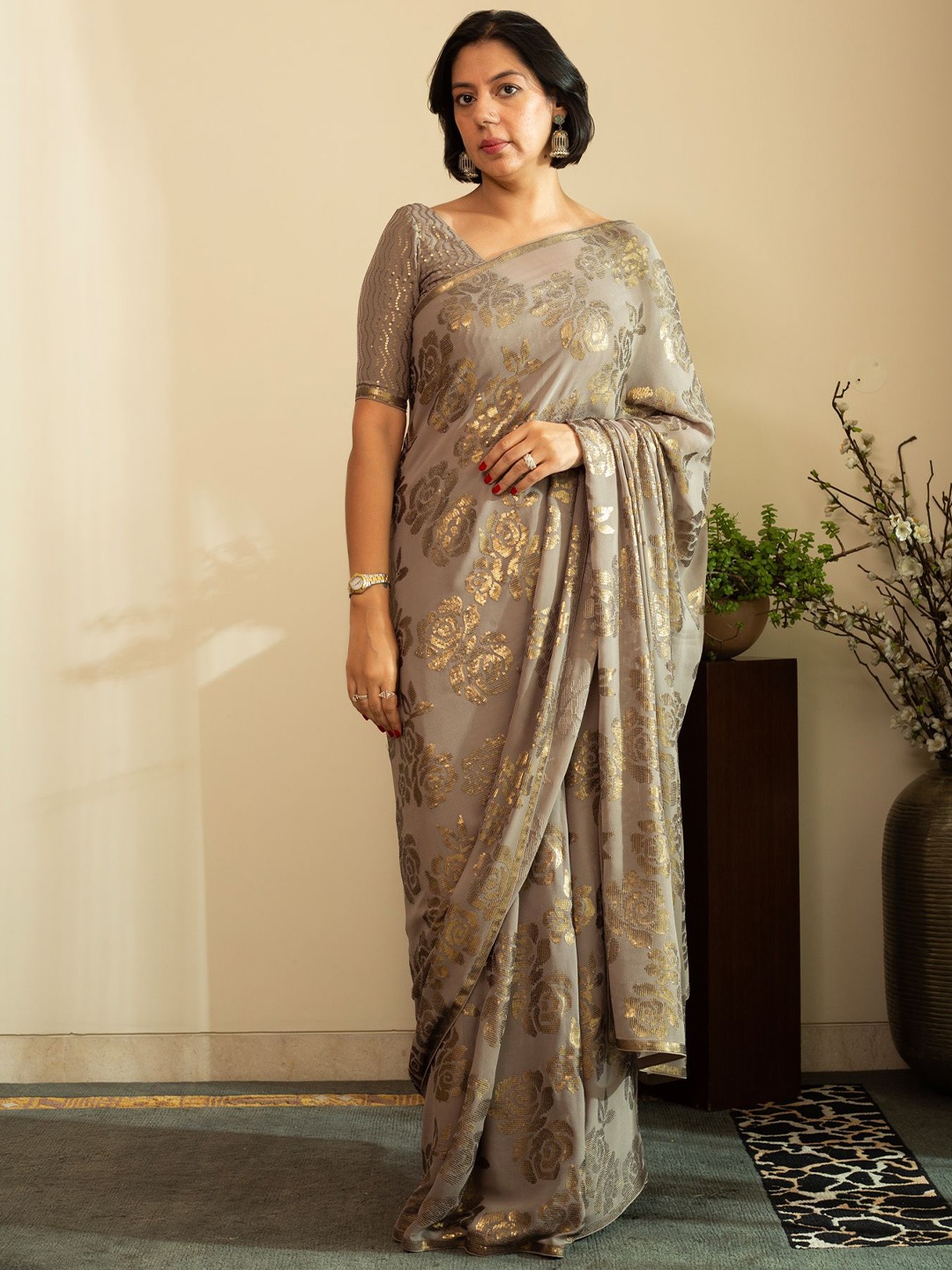 

HOUSE OF INARI Embellished Sequinned Pure Georgette Saree, Grey