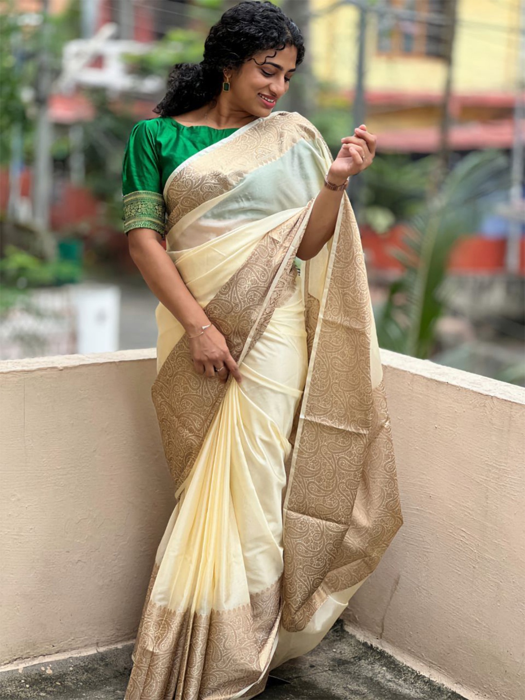 

Areca Designer Woven Design Zari Pure Silk Designer Banarasi Saree, Cream