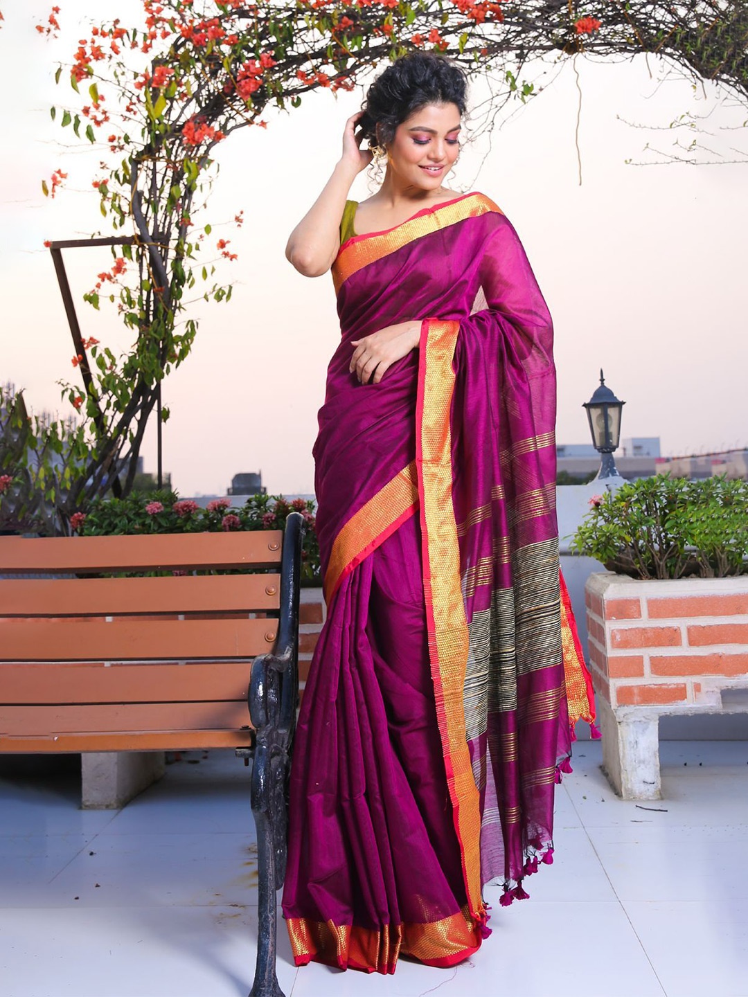 

Charukriti Solid Saree with Blouse Piece, Magenta