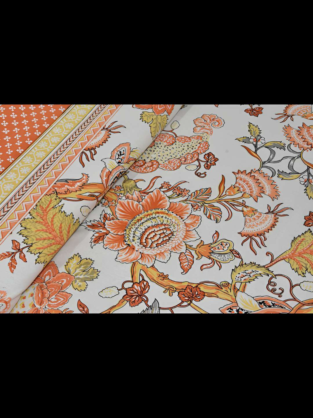 

BED-SHEET.COM Orange & White Floral 180 TC King Bedsheet with 2 Pillow Covers