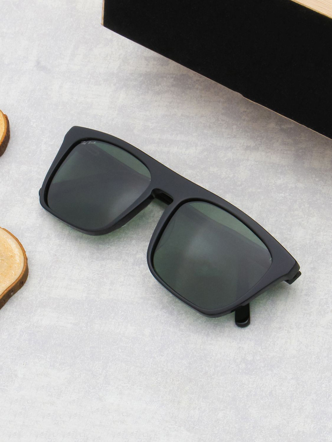 

Ted Smith Unisex Wayfarer Sunglasses with Polarised and UV Protected Lens NUMI_BLK, Green