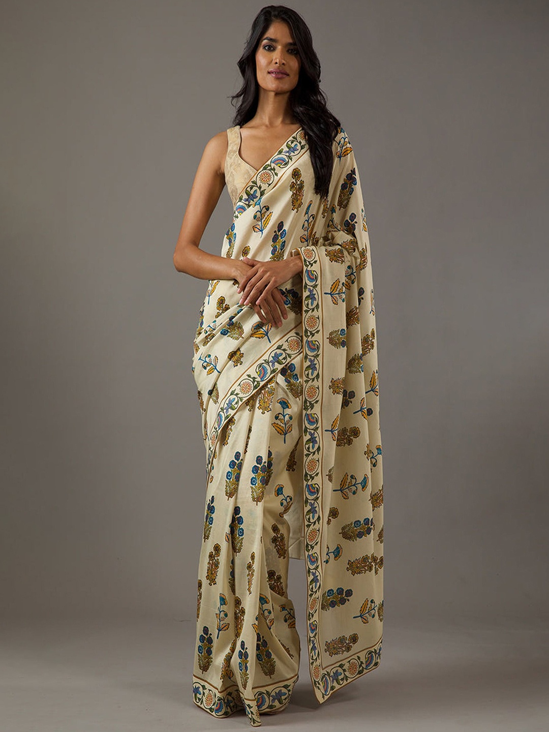 

CATCHY FOREVER Floral Saree, Off white