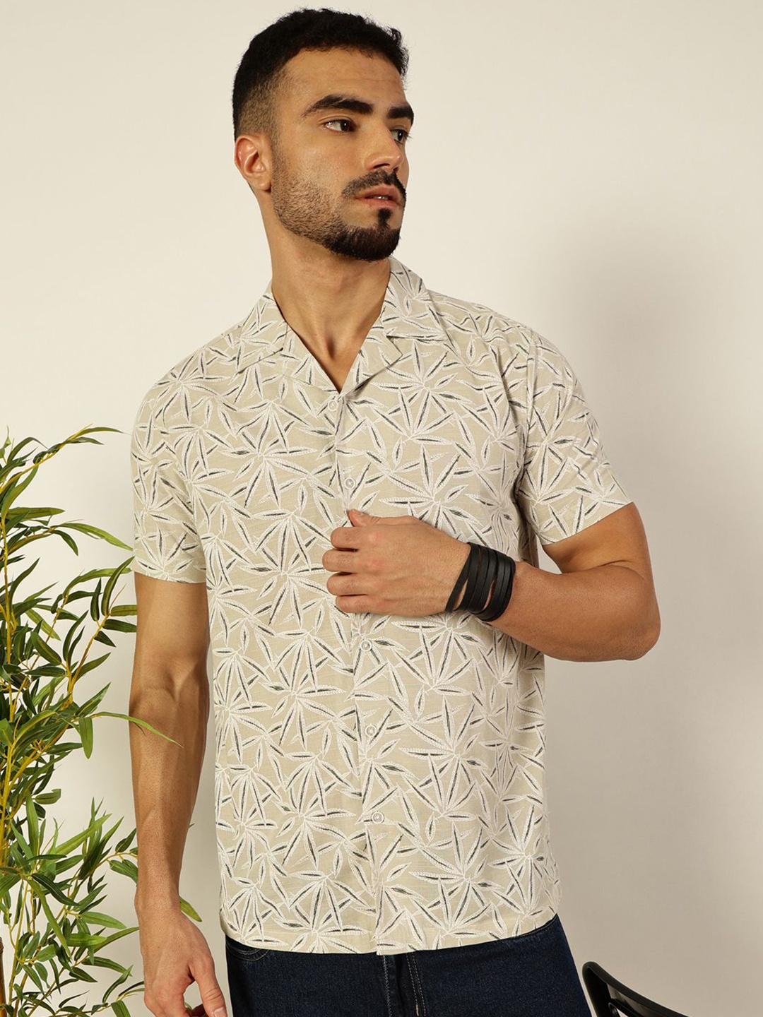 

VALEN CLUB Men Relaxed Opaque Casual Shirt, Cream