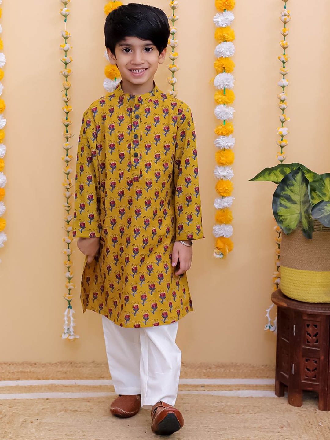 

UNBIND Boys Floral Printed Mandarin Collar Regular Pure Cotton Kurta With Trouser, Yellow