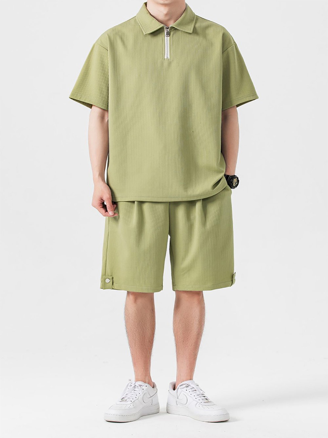 

StyleCast x Revolte Men T-shirt with Shorts, Green