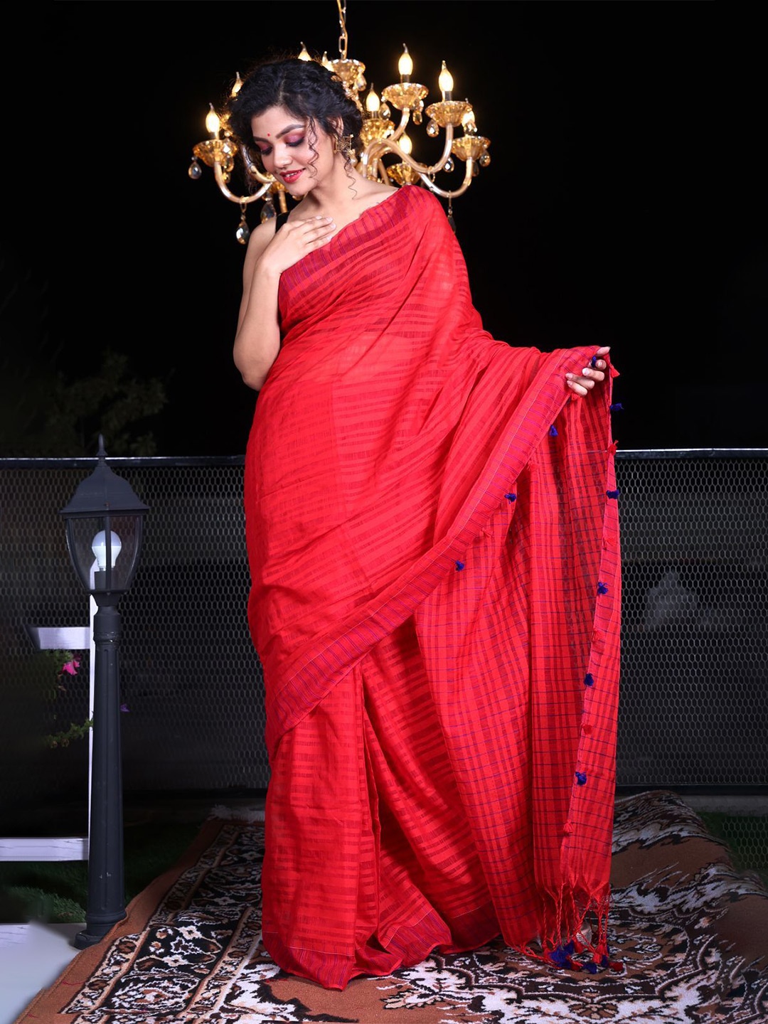 

Charukriti Striped Woven Design Pure Cotton Saree, Red