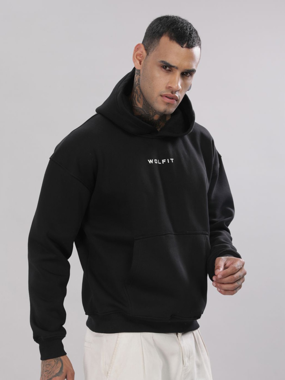 

WOLFIT ATHLEISURE Men Brand Logo Hooded Sweatshirt, Black