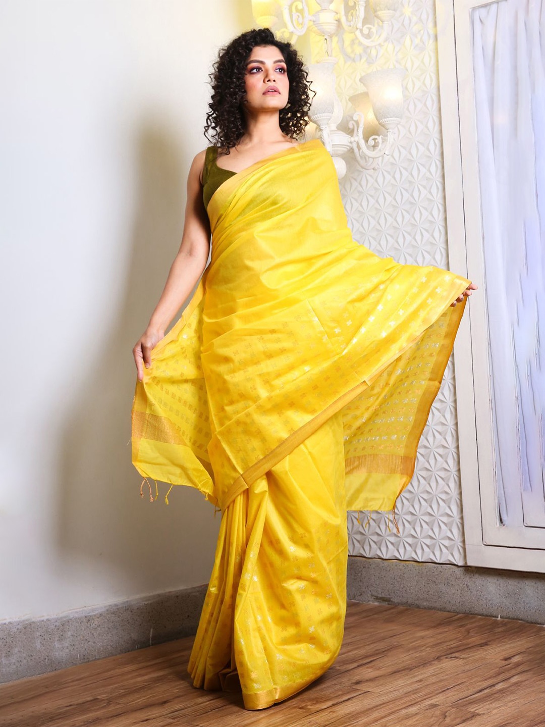 

Charukriti Woven Design Handloom Saree, Yellow