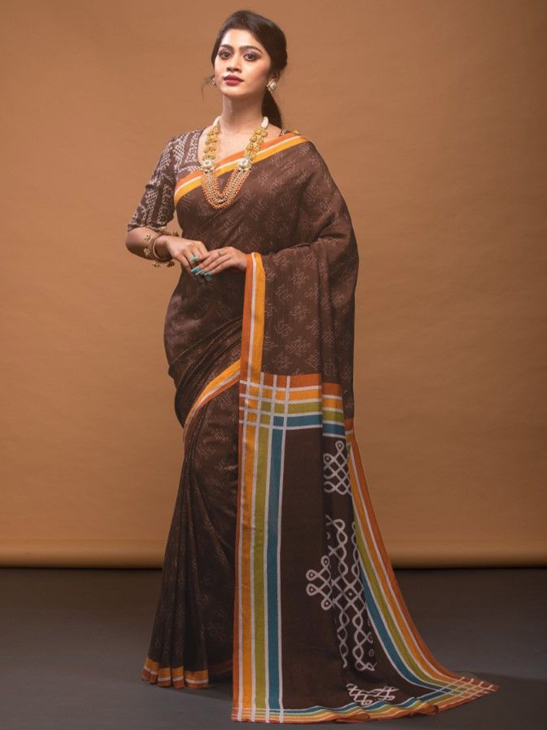 

IZU Women Floral Pure Georgette Block Print Saree With Blouse Piece, Brown