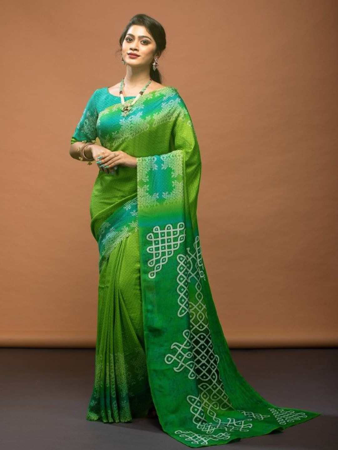 

IZU Pure Georgette Abstract Printed Saree, Green