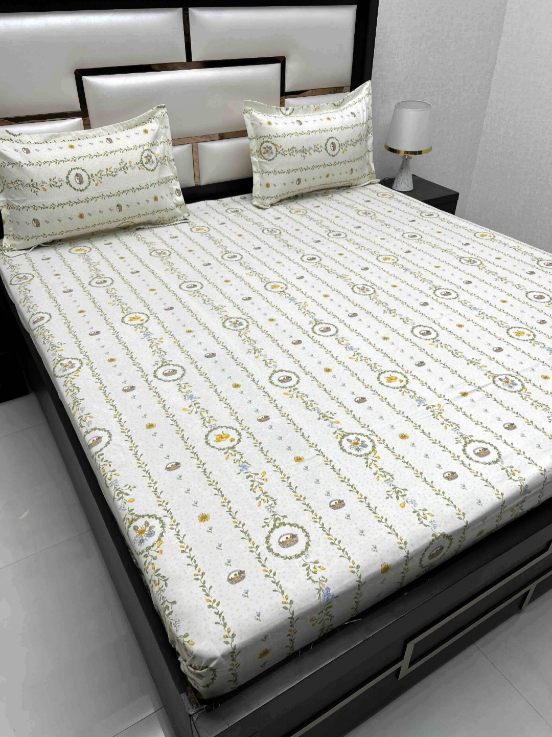 

Pure Decor Queen Size Double Bedsheet With 2 Pillow Covers 2.28m X 2.54m, White