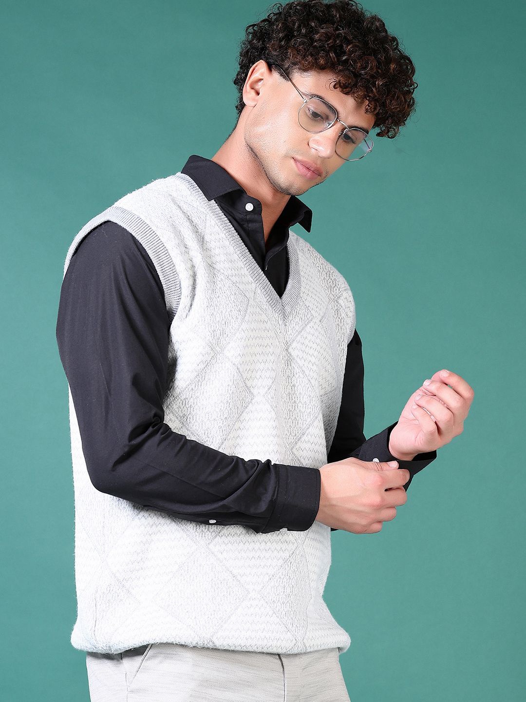 

V-Mart Men Self Design V-Neck Sleeveless Pullover Sweaters, Grey