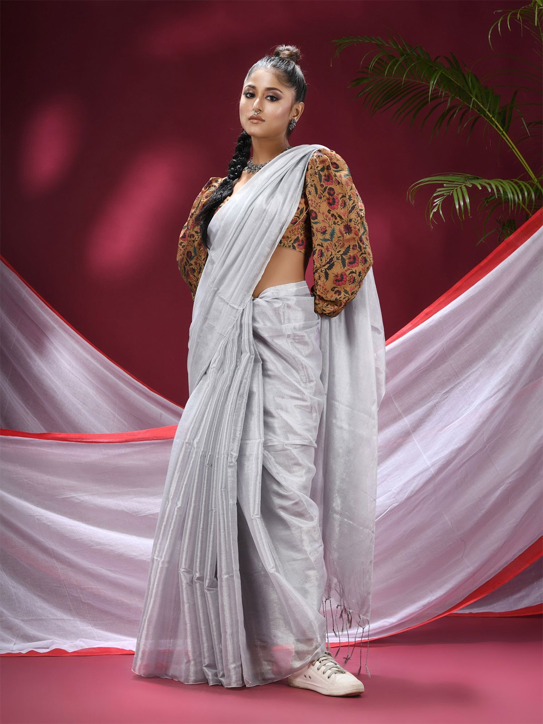 

TANTLOOM Saree With Blouse Piece, Grey