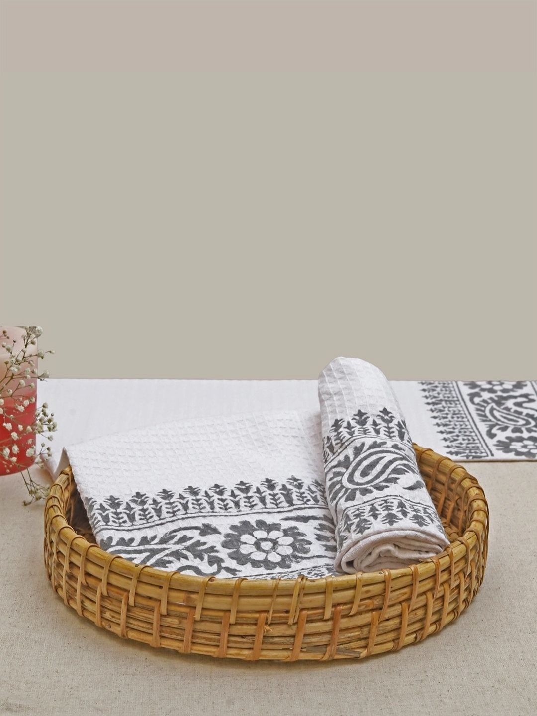 

DESIGN GAATHA White & Grey 2 Pieces Floral Printed Hand Towels