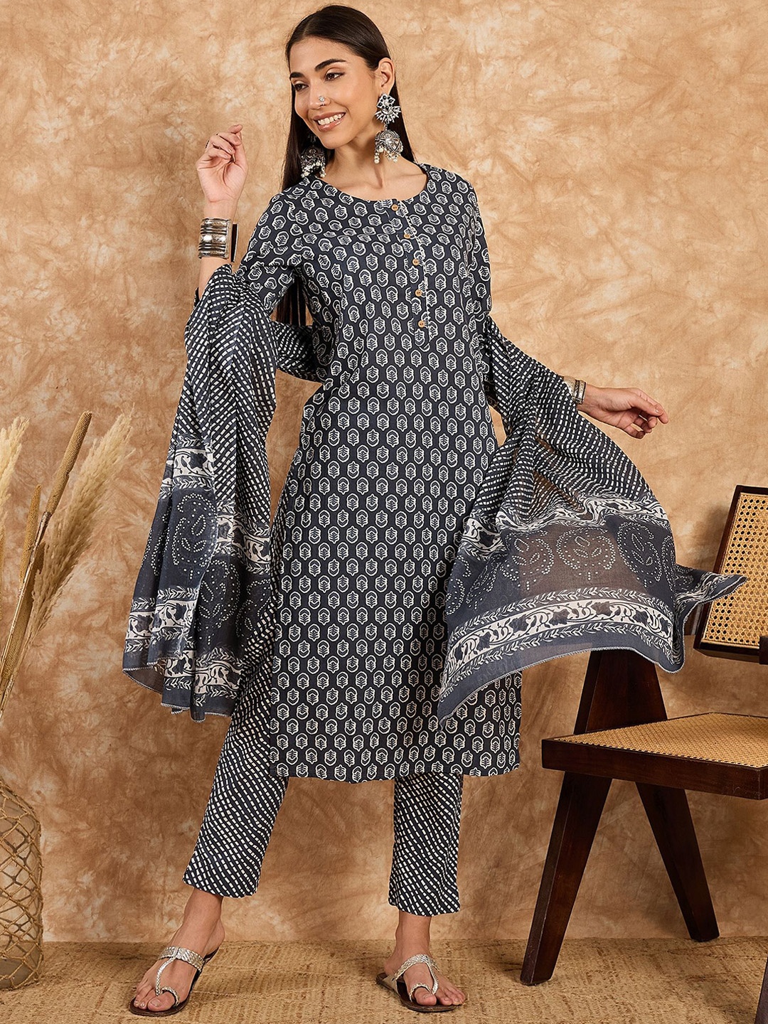

DIVASTRI Women Floral Printed Regular Gotta Patti Pure Cotton Kurta with Trousers & With Dupatta, Grey