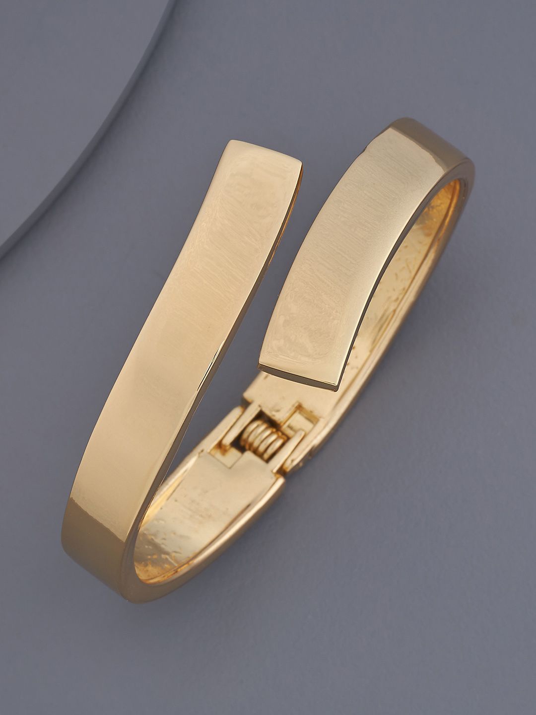 

Kushal's Fashion Jewellery Gold Plated Trendy Kada Bracelet