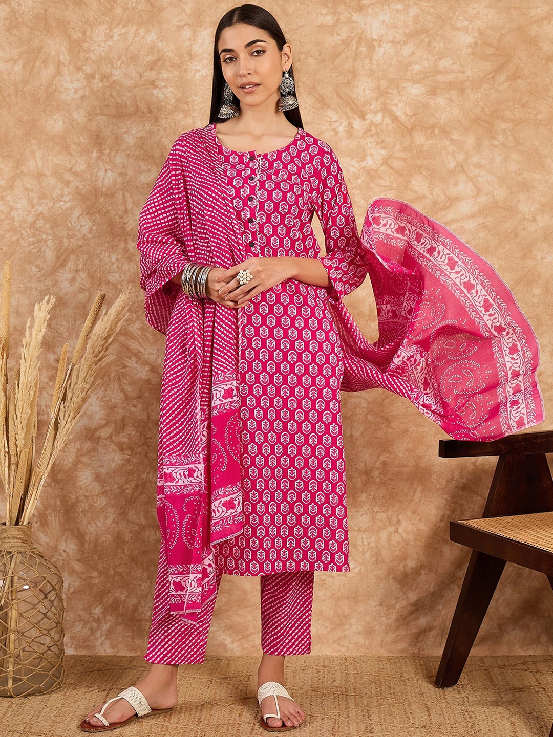 

DIVASTRI Women Floral Printed Regular Gotta Patti Pure Cotton Kurta with Trousers & With Dupatta, Pink