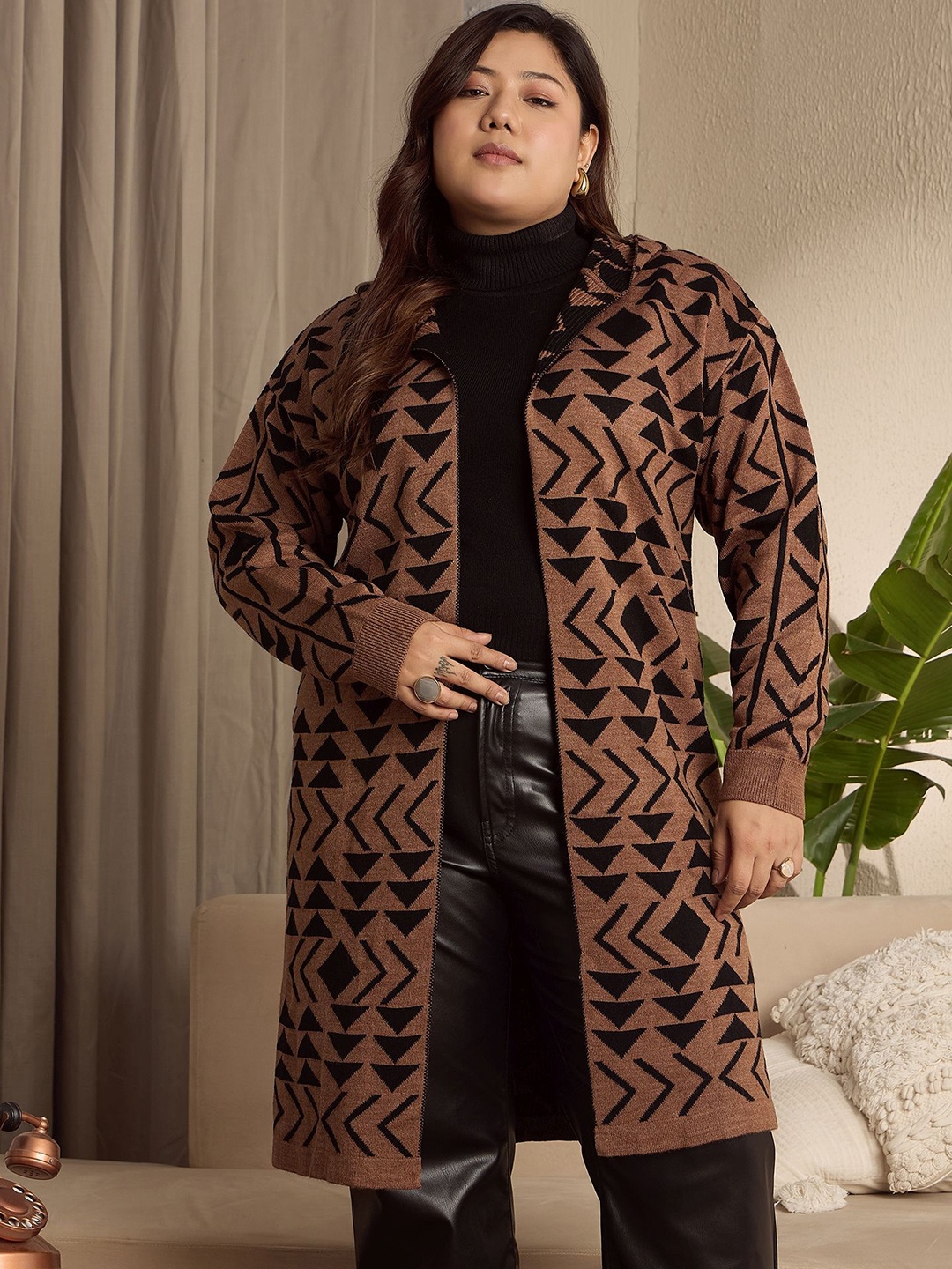 

Berrylush Curve Women Printed Hooded Long Sleeves Longline, Brown