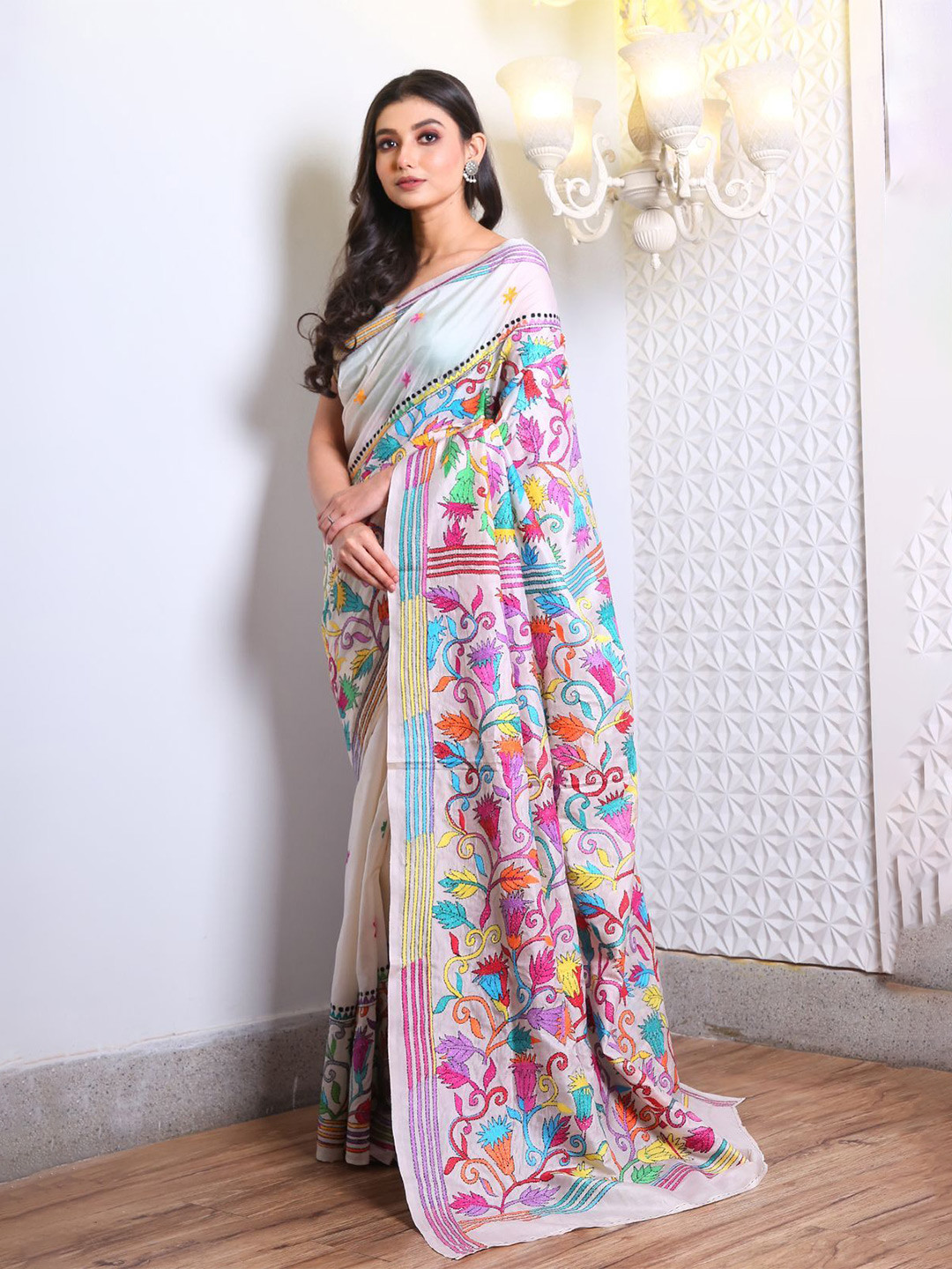 

Charukriti Floral Kantha Work Pure Silk Saree, White