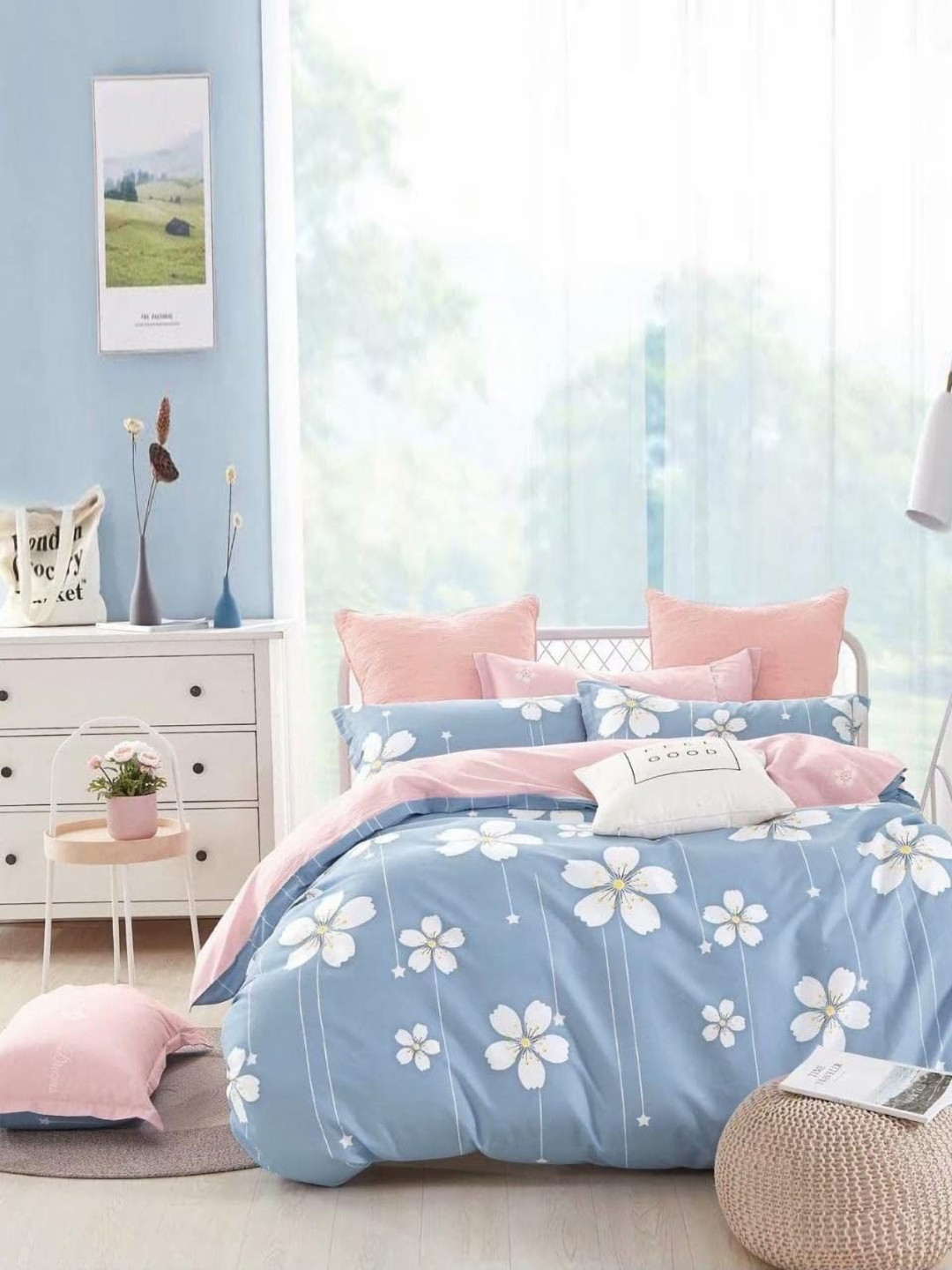 

Myntra Elegant Homes Blue & White Floral Microfiber Heavy Winter 210 GSM Double Bed Comforter