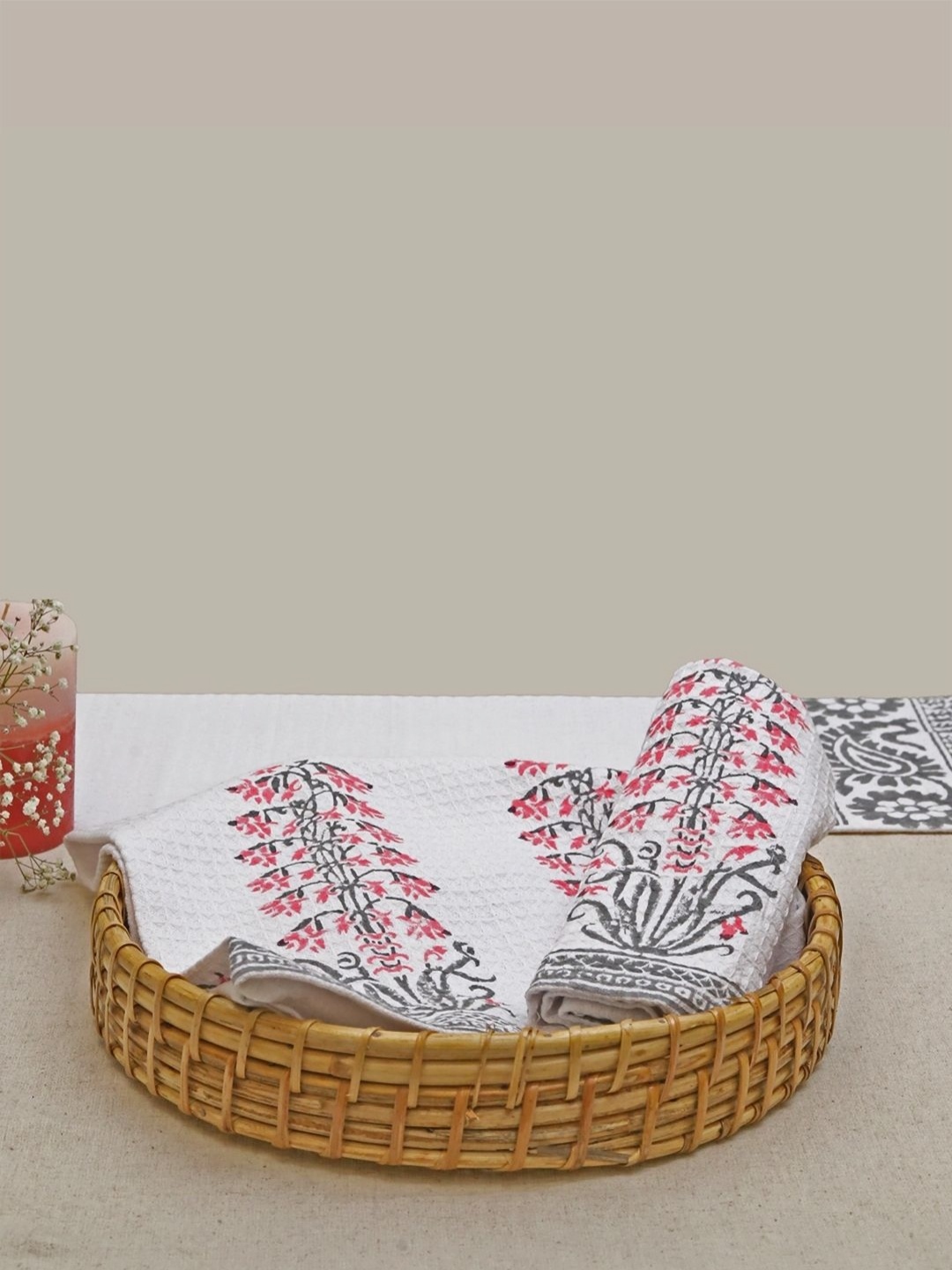 

DESIGN GAATHA Pink & White 2 Pieces Floral Printed 210 GSM Cotton Hand Towels