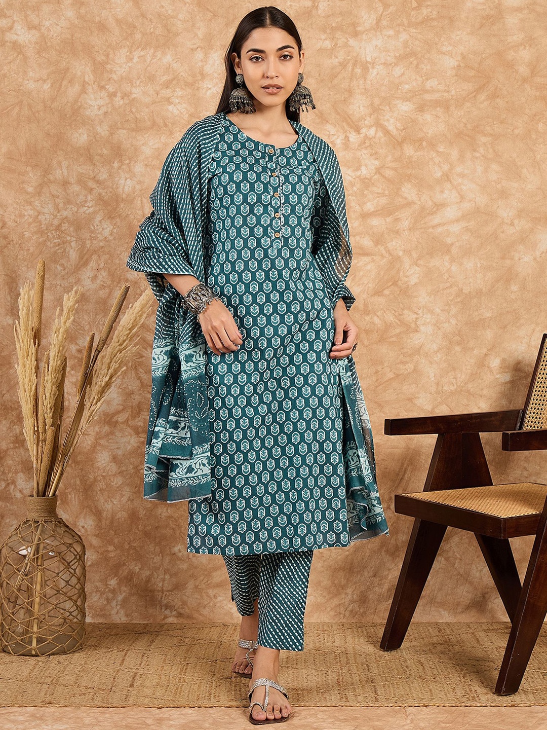 

DIVASTRI Women Floral Printed Regular Gotta Patti Pure Cotton Kurta with Trousers & With Dupatta, Teal