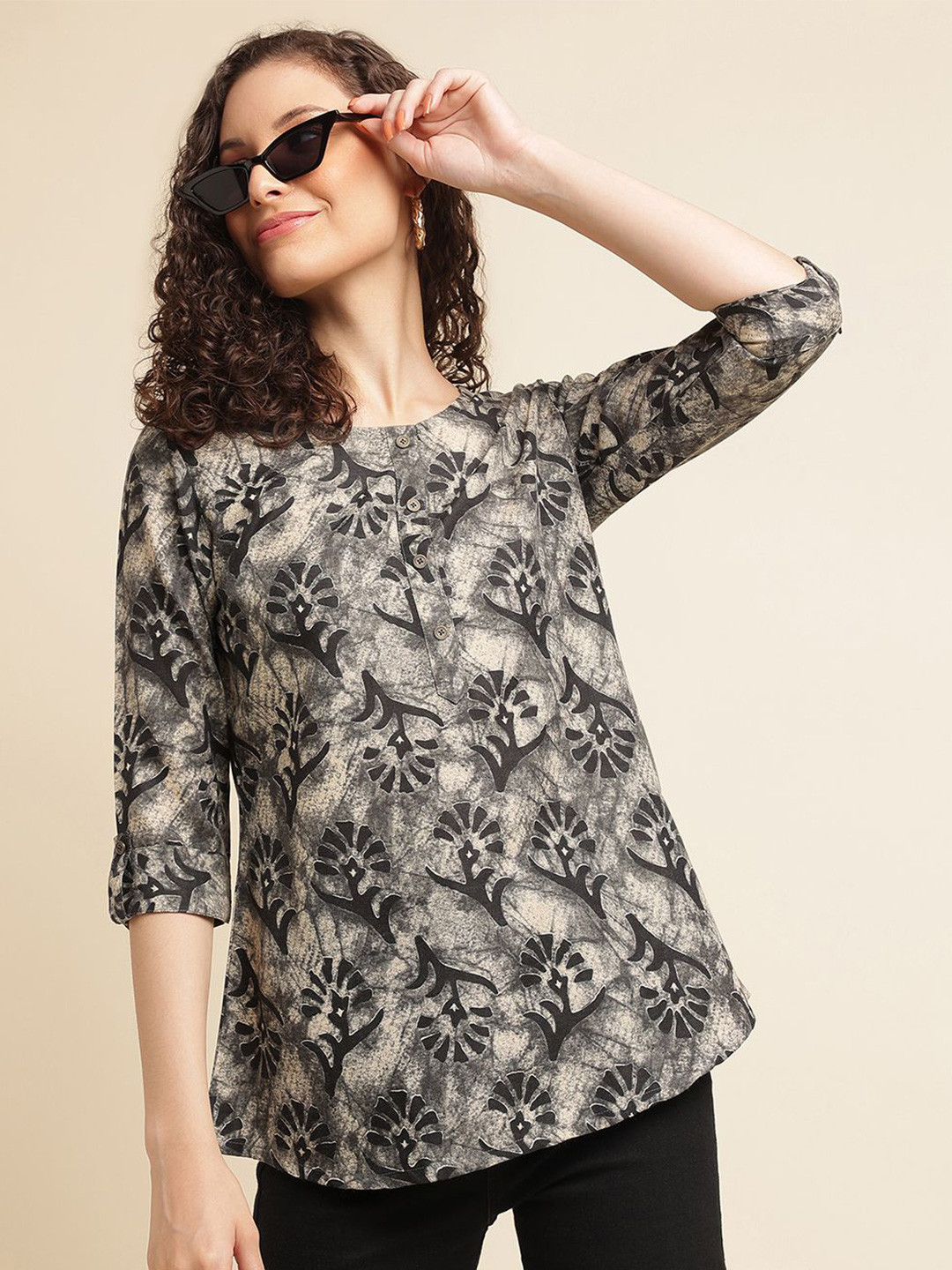 

DressBerry Women Floral Printed Roll-Up Sleeves Top, Black