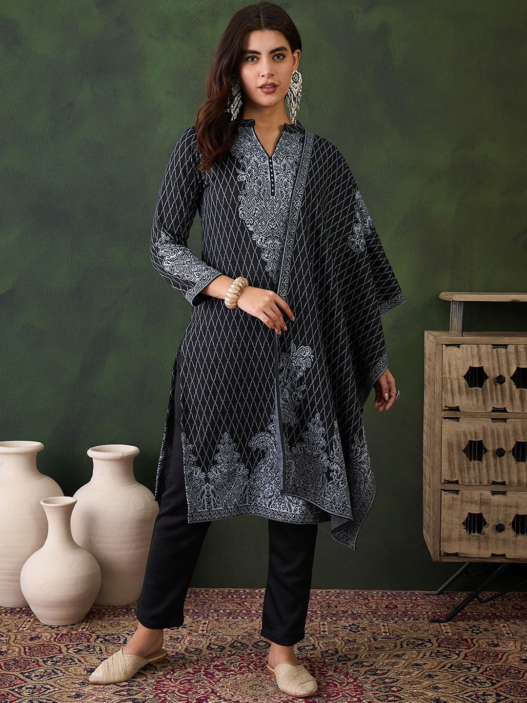 

Sangria Self Design Straight Kurta With Trousers & Dupatta, Black