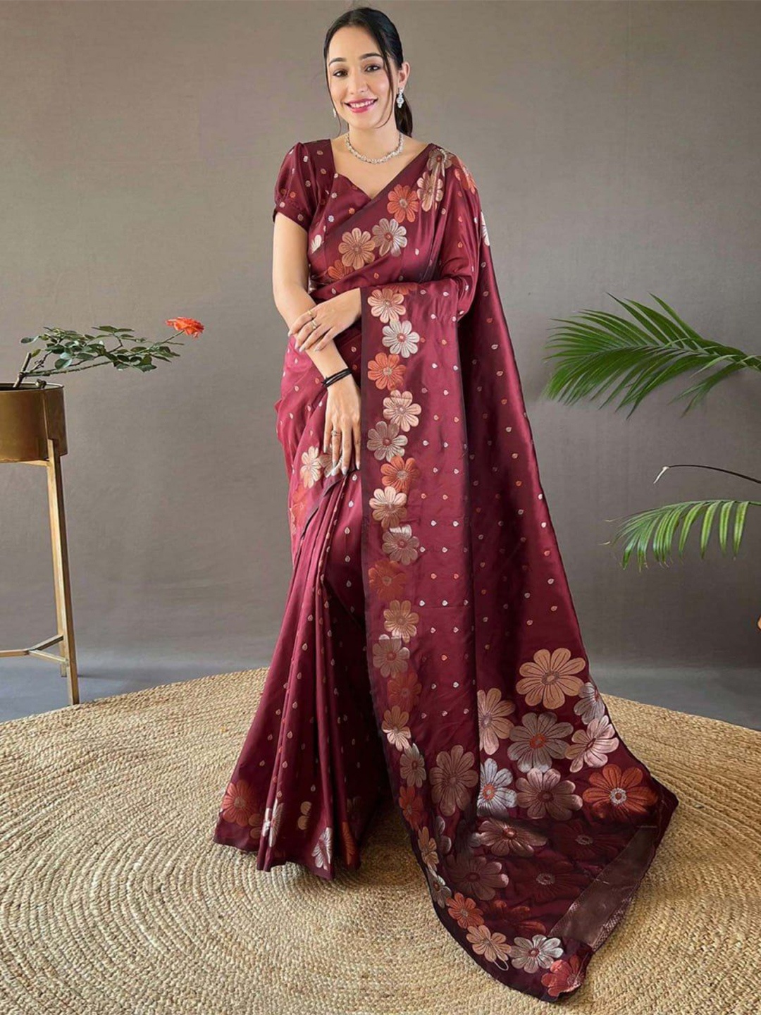 

Kriyansh Floral Embroidered Zari Kanjeevaram Saree, Maroon