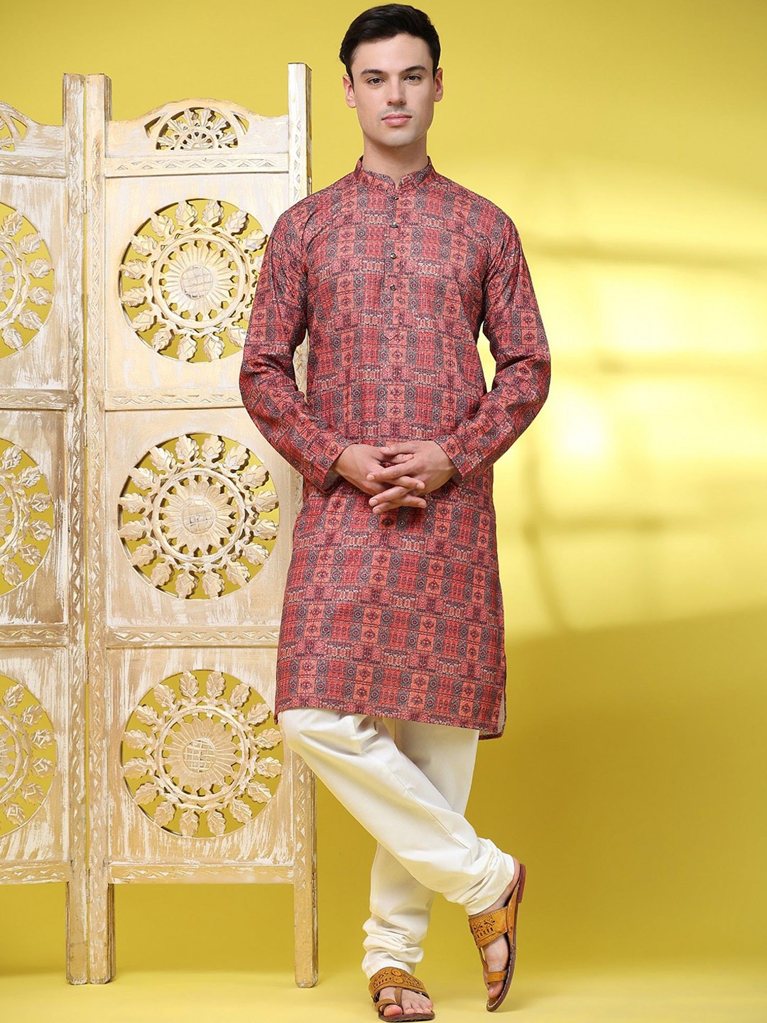 

SKAVIJ Ethnic Motifs Printed Mandarin Collar Straight Kurta with Pyjamas, Maroon