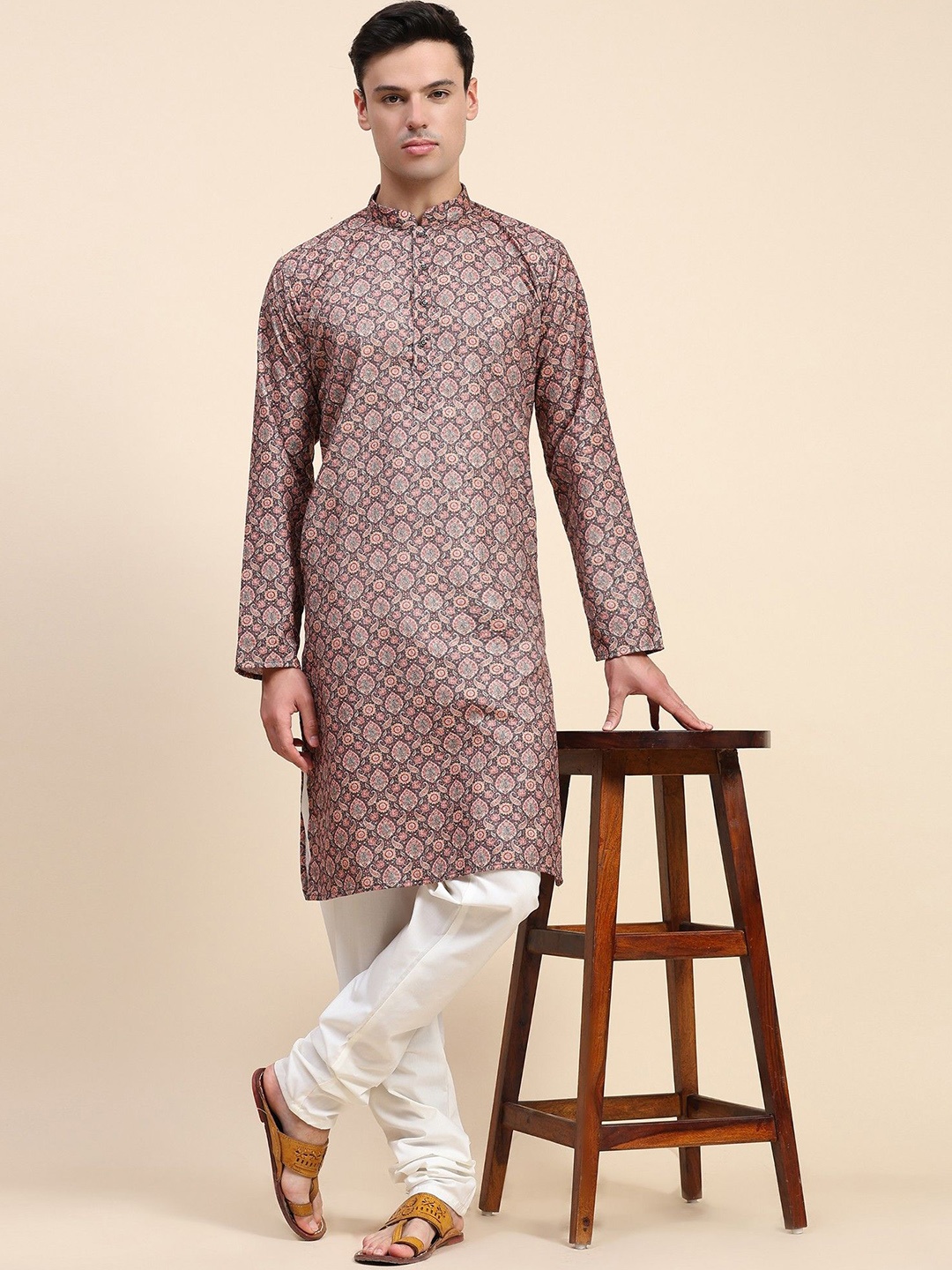 

SKAVIJ Paisley Printed Mandarin Collar Straight Kurta with Pyjamas, Red