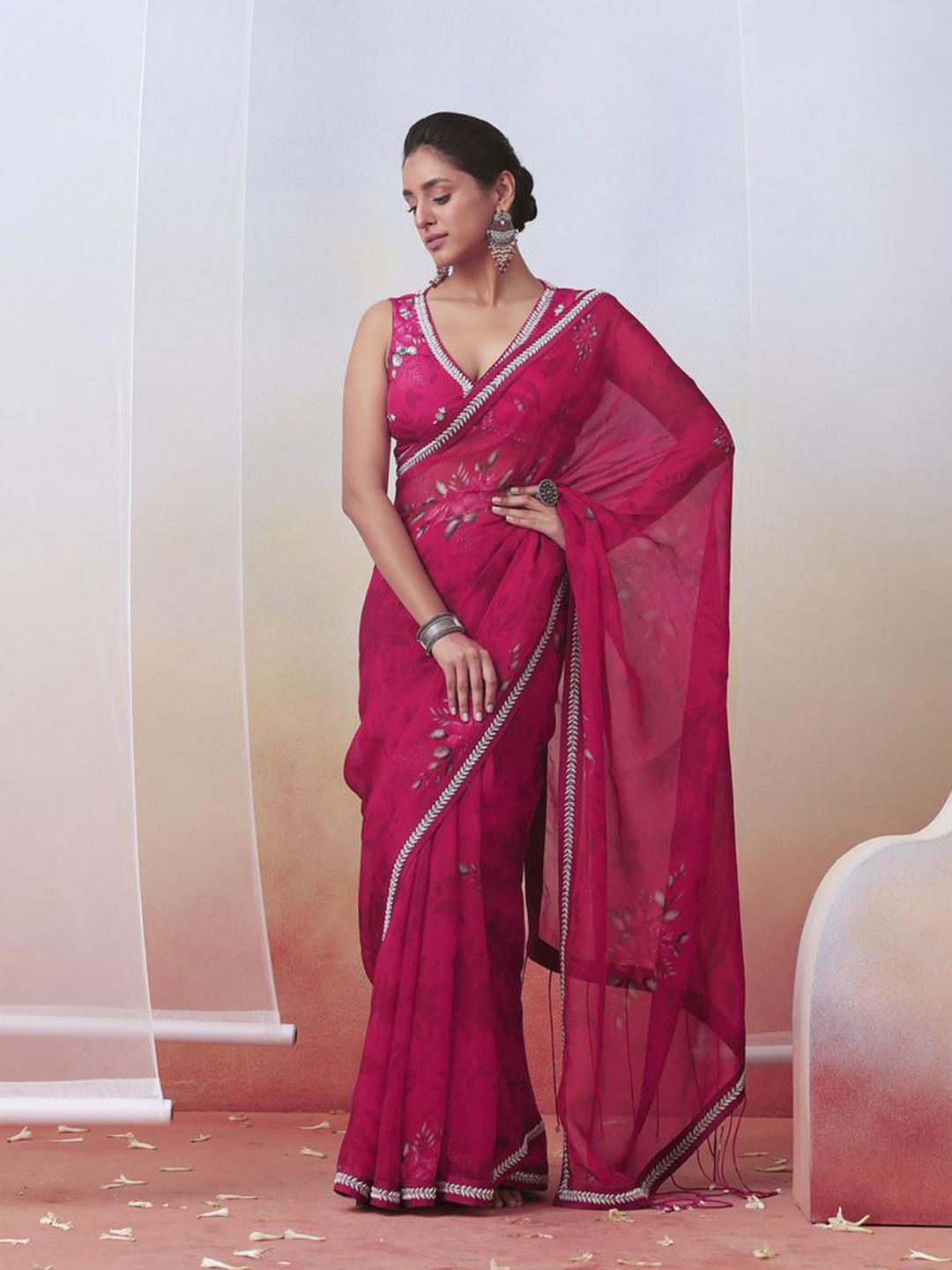 

ISHA GUPTA TAYAL Floral Embellished Embroidered Organza Saree, Pink