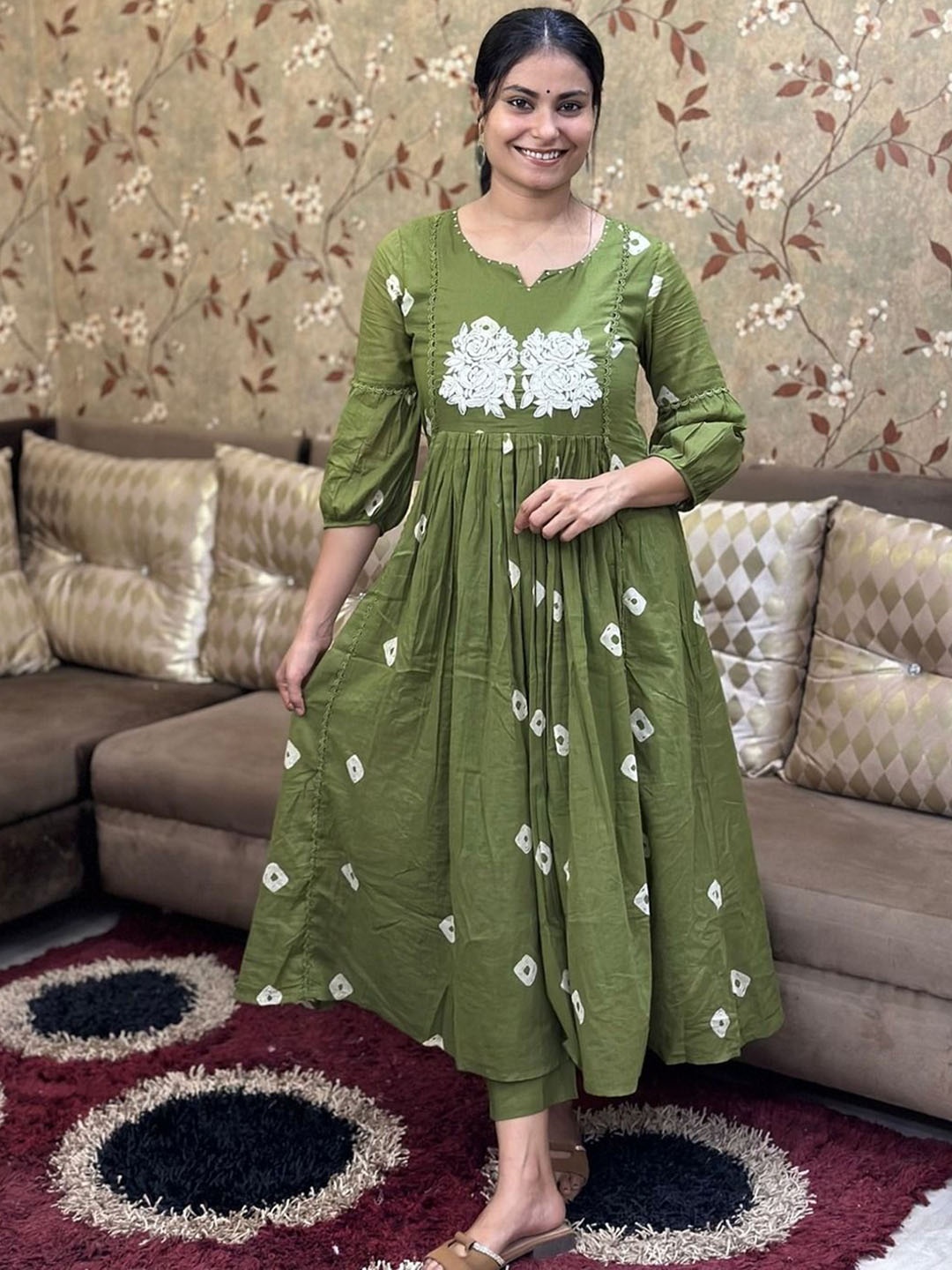 

Anni Designer Floral Embroidered Notch Neck Anarkali Kurta with Trousers, Green