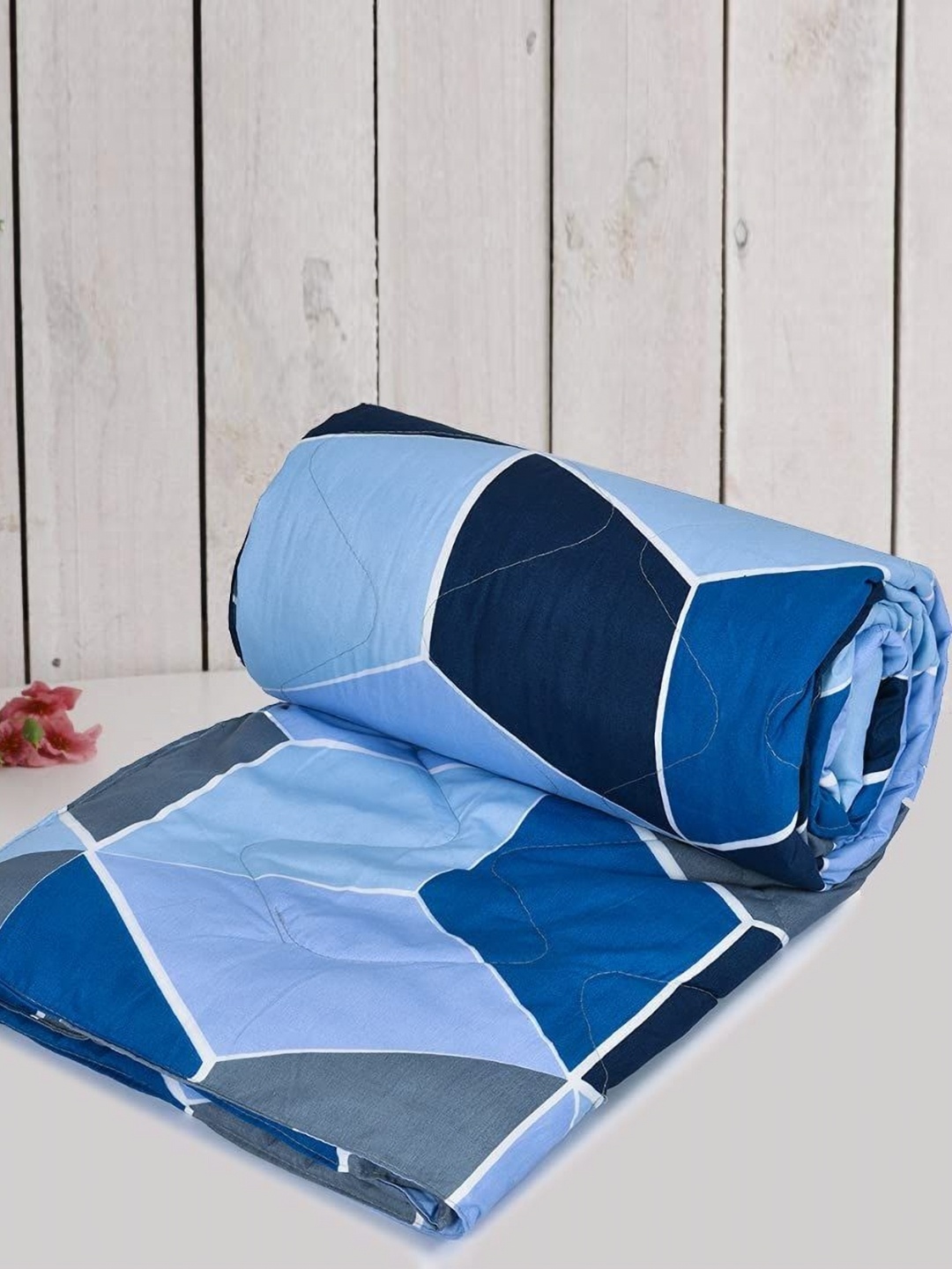 

Myntra Elegant Homes Blue & Grey Floral Microfiber Heavy Winter 210 GSM Single Bed Comforter