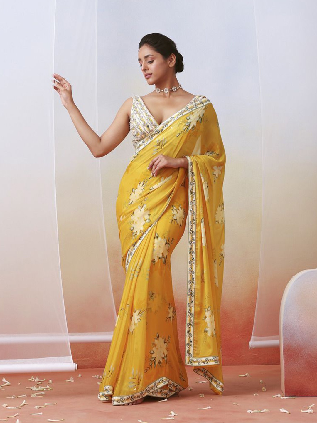 

ISHA GUPTA TAYAL Women Floral Printed Pure Chiffon Saree, Yellow