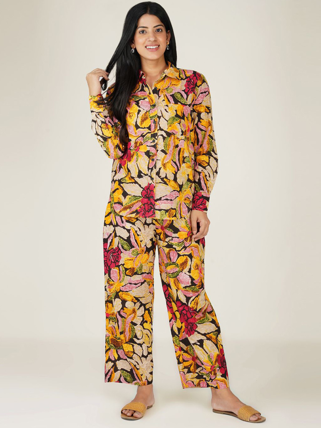 

SPARSA Floral Printed Spread Collar Cuffed Sleeves Pure Cotton Shirt & Palazzos, Black