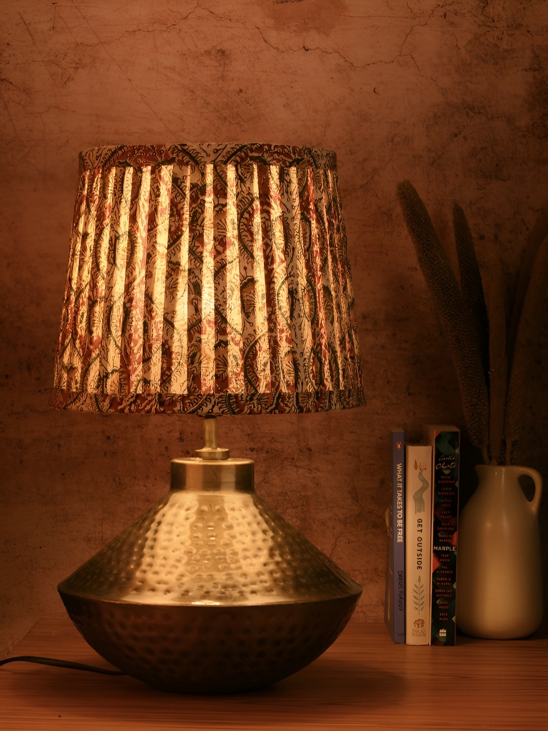 

green girgit Gold-Toned Printed Metal Triangle Table Lamp