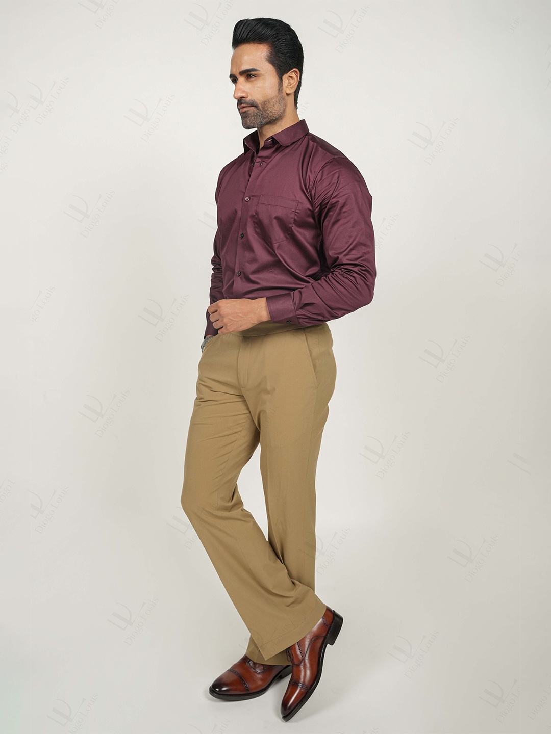 

DIOGO LOUIS Men Maroon Solid Plain Formal Shirts